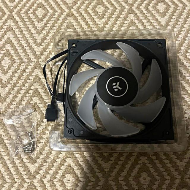 EK-Vardar EVO 120ER RGB 120mm PC case fan, black