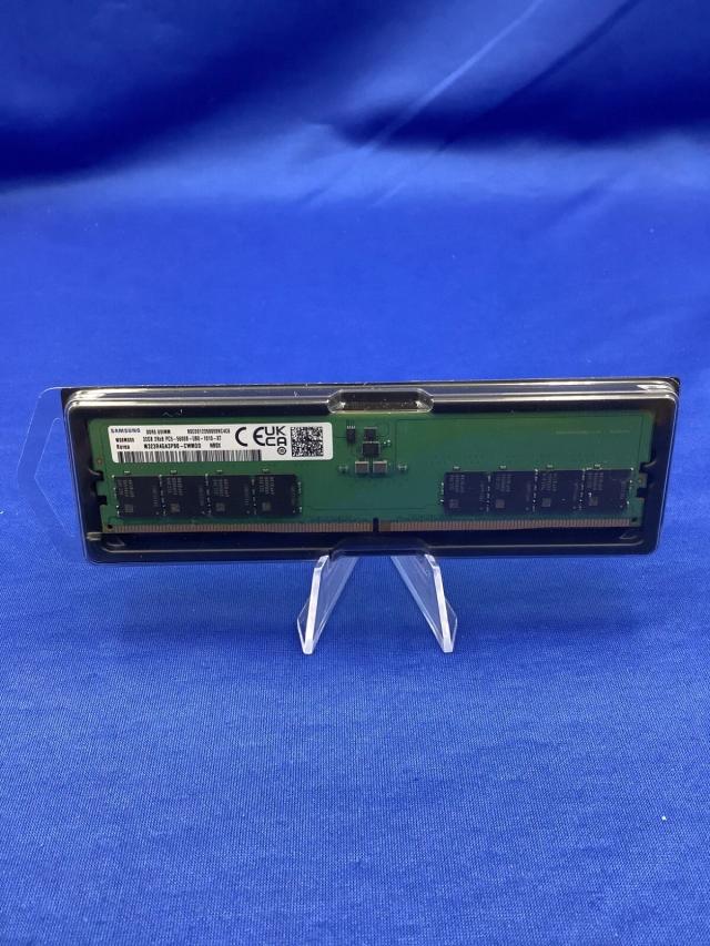 Samsung M323R4GA3PB0-CWMOL 32GB DDR5-5600 UDIMM 2Rx8 module with label