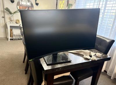 Samsung Odyssey G7 32-Inch (32-Inch Curved QHD VA/240Hz/1ms GTG/95% DCI-P3/HDR600/1000R)